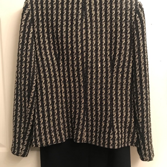 Beautiful 2 piece suit; sparkles thruout jacket - Picture 3 of 9